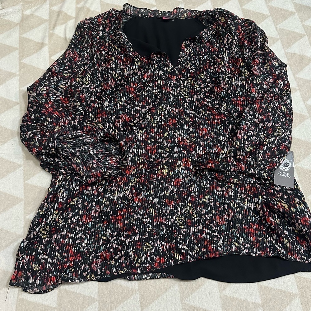 Vince Camuto colorful vneck split neck blouson top
